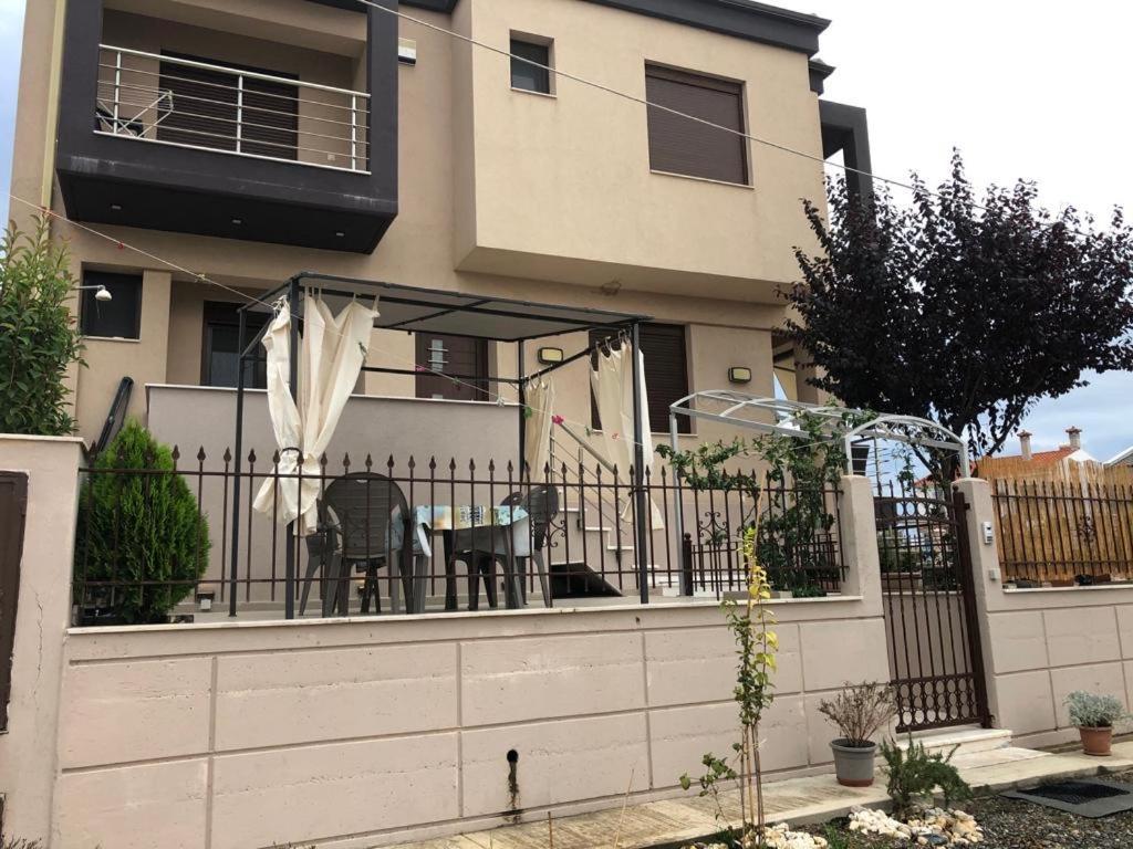ניאה מודאניה Am Beach House מראה חיצוני תמונה